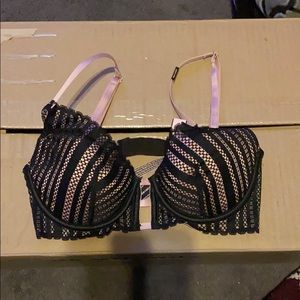 🆕 Victoria Secret lace bra